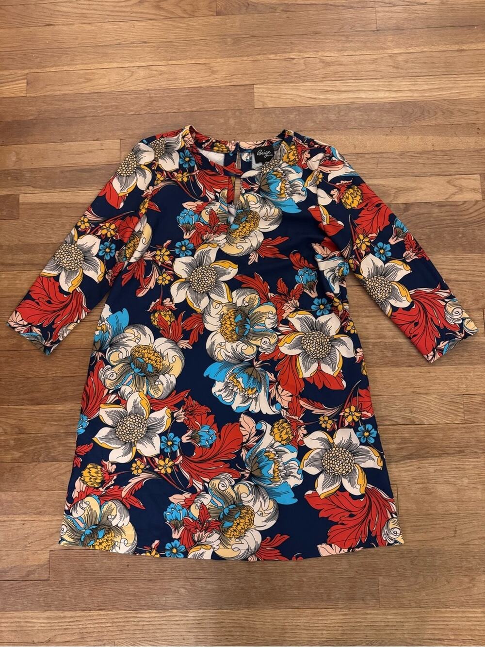 Beige by ECI Women's Floral Above Knee Length Shift Dress - Size M
b70